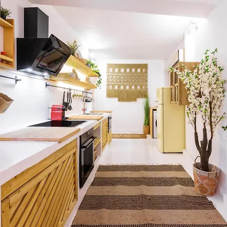 Citycenter-apt-private Hot-tub Apartment *