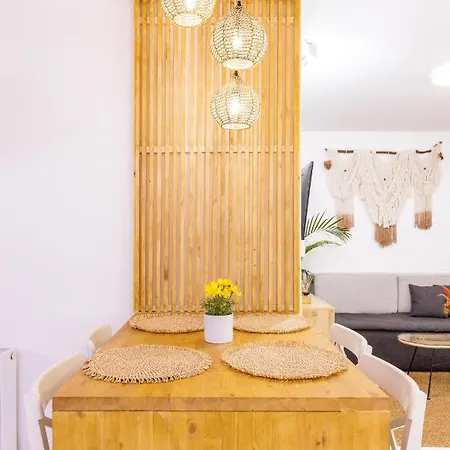 Апартаменты Citycenter-apt-private Hot-tub